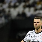 Júnior Moraes está fora do Corinthians