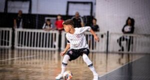 Conheça Samuca, destaque do futsal que começa a brilhar no campo