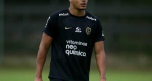 Murillo não participa de treino do Corinthians por conta de problema na garganta