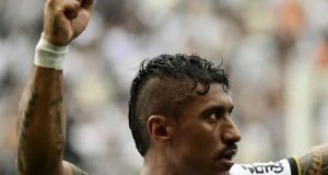 Paulinho promete voltar a jogar no Corinthians: “Não desisto nunca”