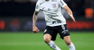 Renato Augusto passa por exames em reapresentação do Corinthians