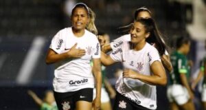 Vic Albuquerque iguala Gabi Nunes e lidera artilharia histórica do Corinthians feminino