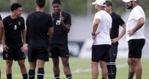 Corinthians inicia integração da base com o profissional