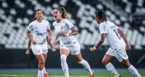 Corinthians bate Botafogo e ganha a terceira seguida no Brasileiro feminino