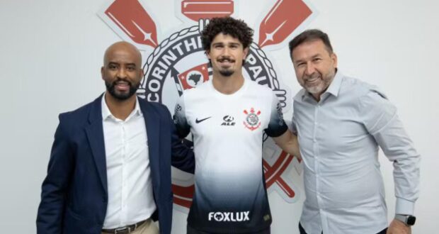 Corinthians anuncia a contratação do zagueiro André Ramalho